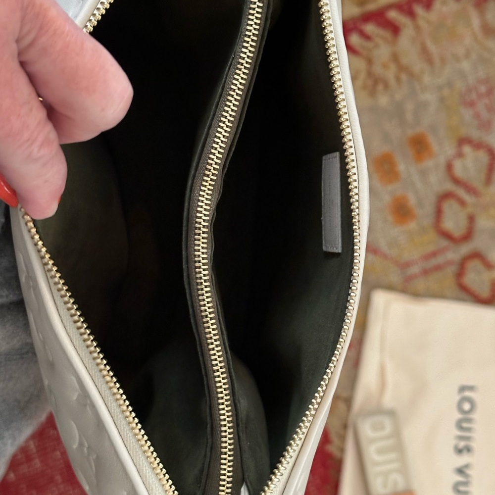 Louis Vuitton Coussin PM Cream handbag - Picture 5 of 8